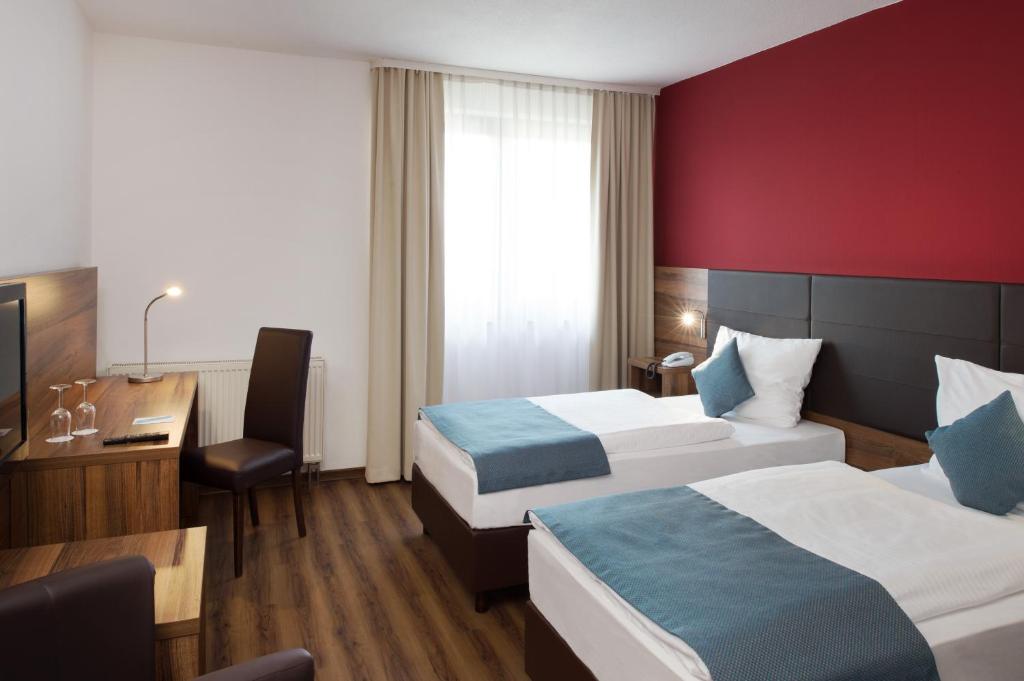 Familienzimmer mit zwei Betten